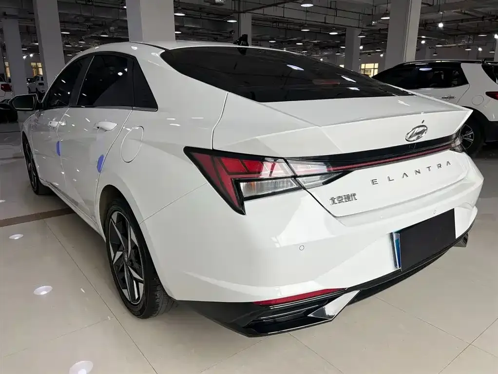 Hyundai Elantra — фото 9
