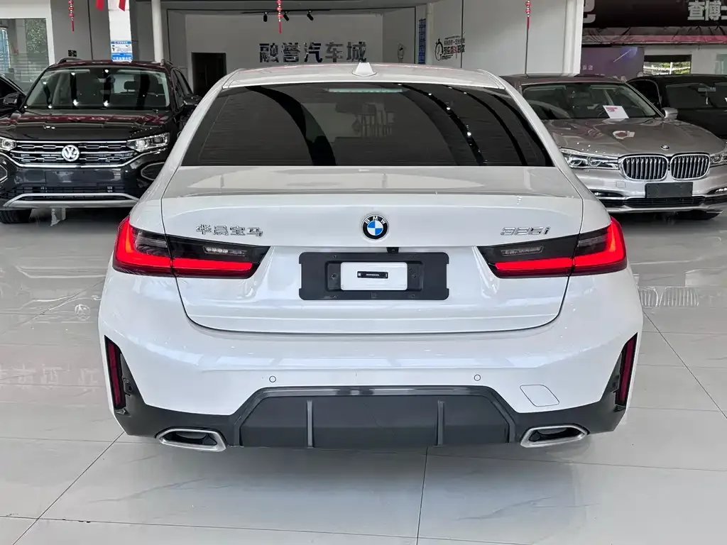 BMW 3 Series 2023 из CN, фото 2