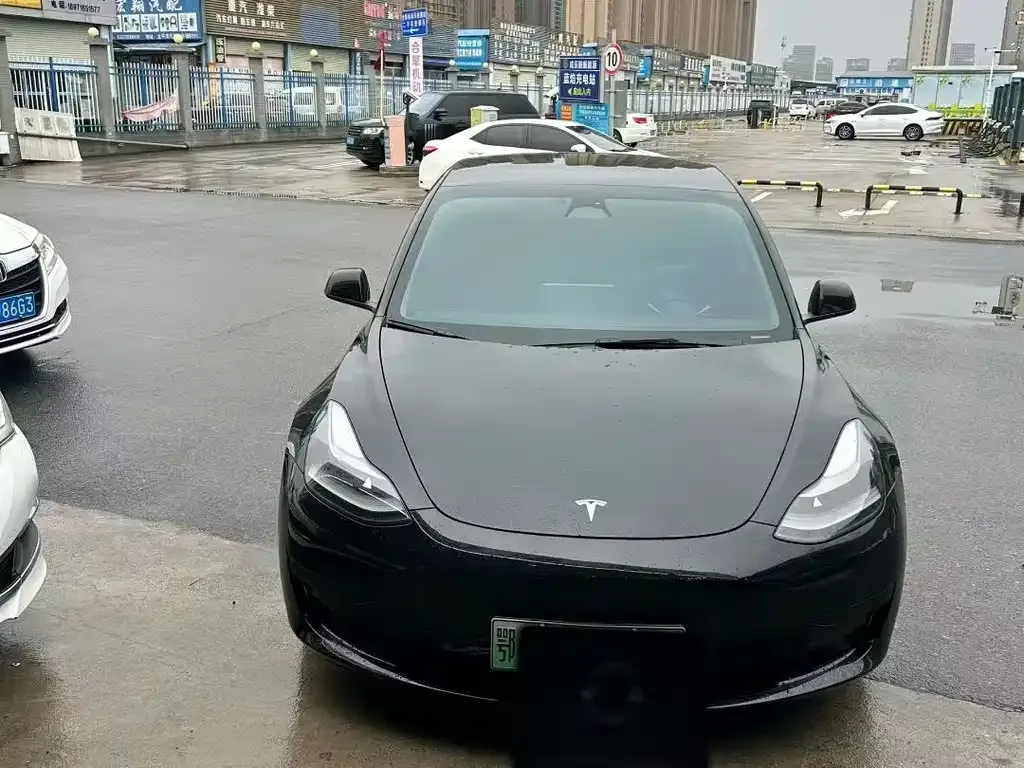 Tesla Model 3 — фото 1