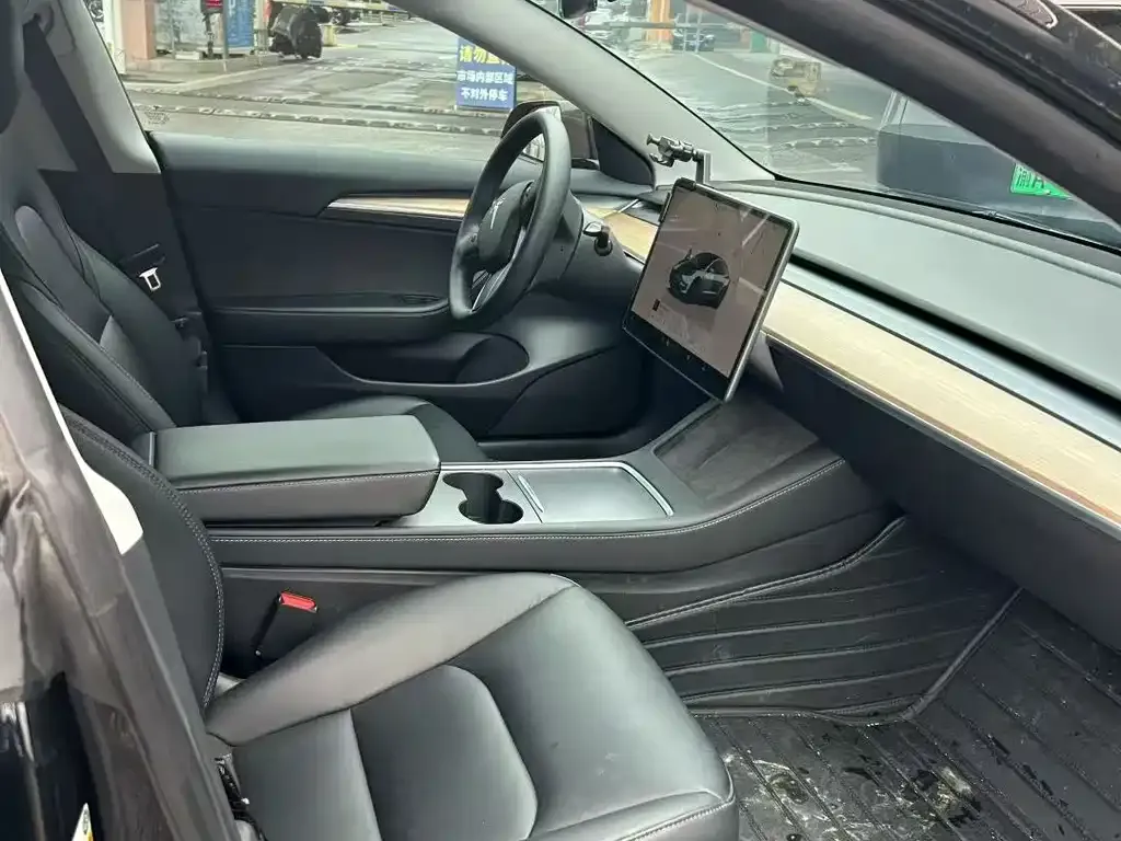 Tesla Model 3 — фото 7