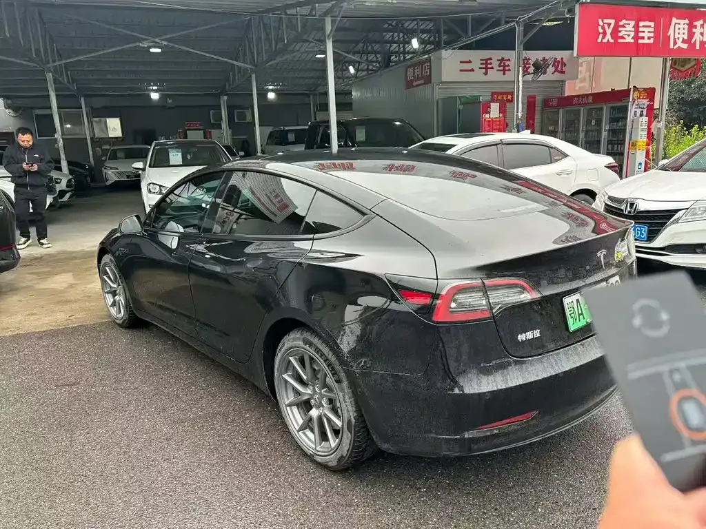 Tesla Model 3 — фото 3