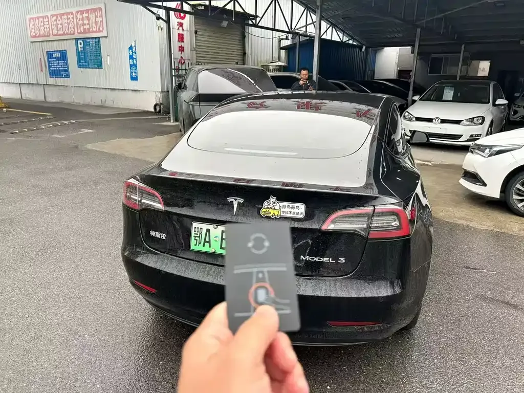 Tesla Model 3 — фото 9