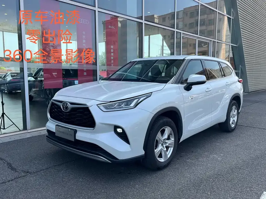 Toyota Highlander — фото 1