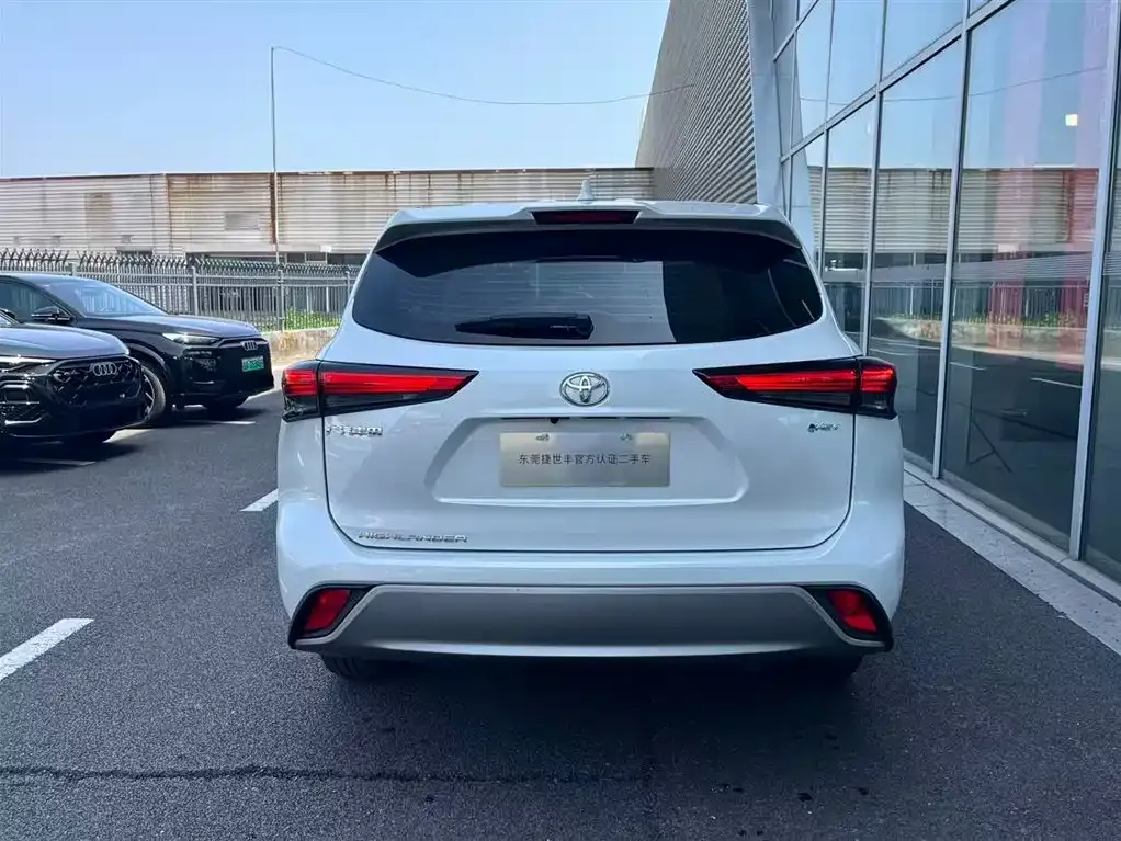 Toyota Highlander — фото 10