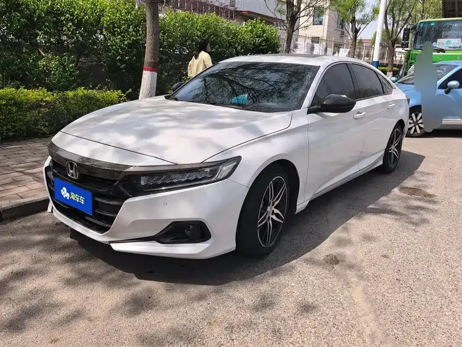 Honda Accord — фото 1