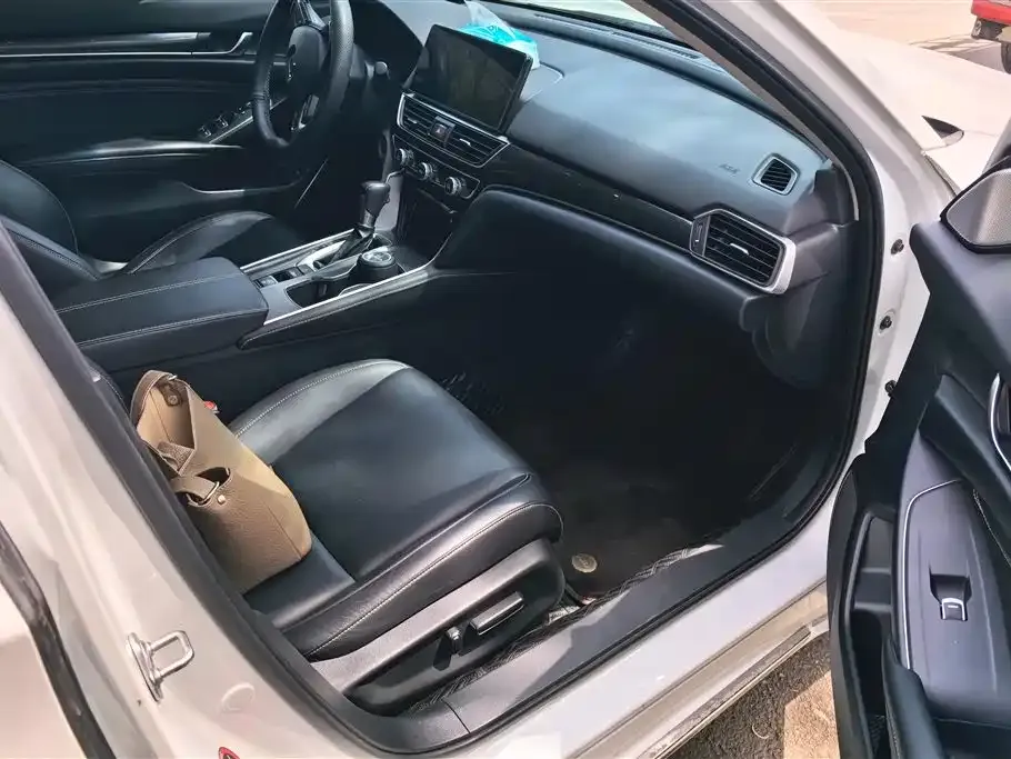 Honda Accord — фото 9
