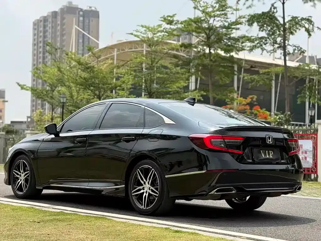 Honda Accord — фото 9