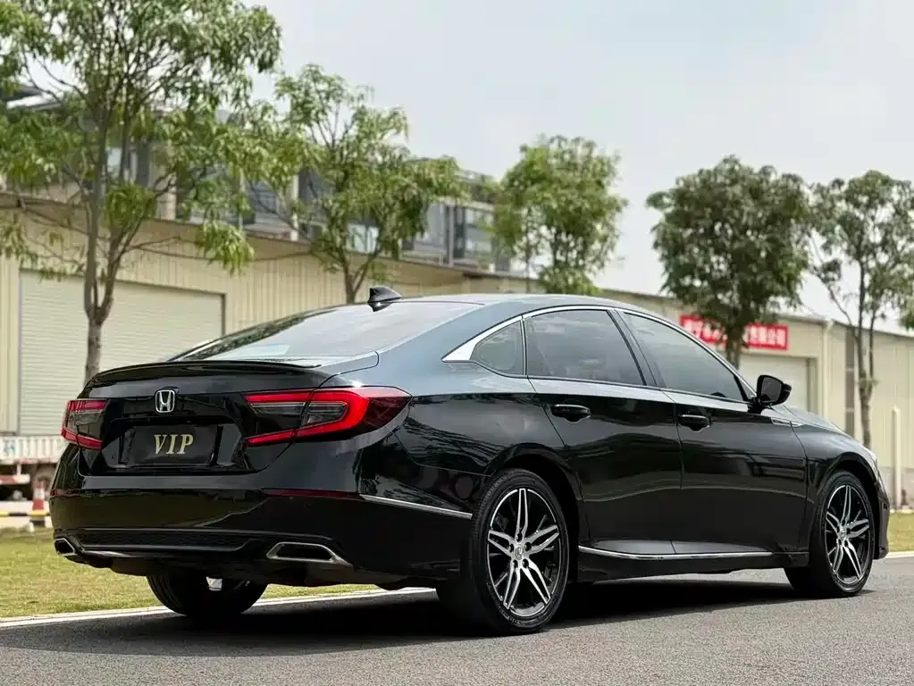 Honda Accord — фото 8