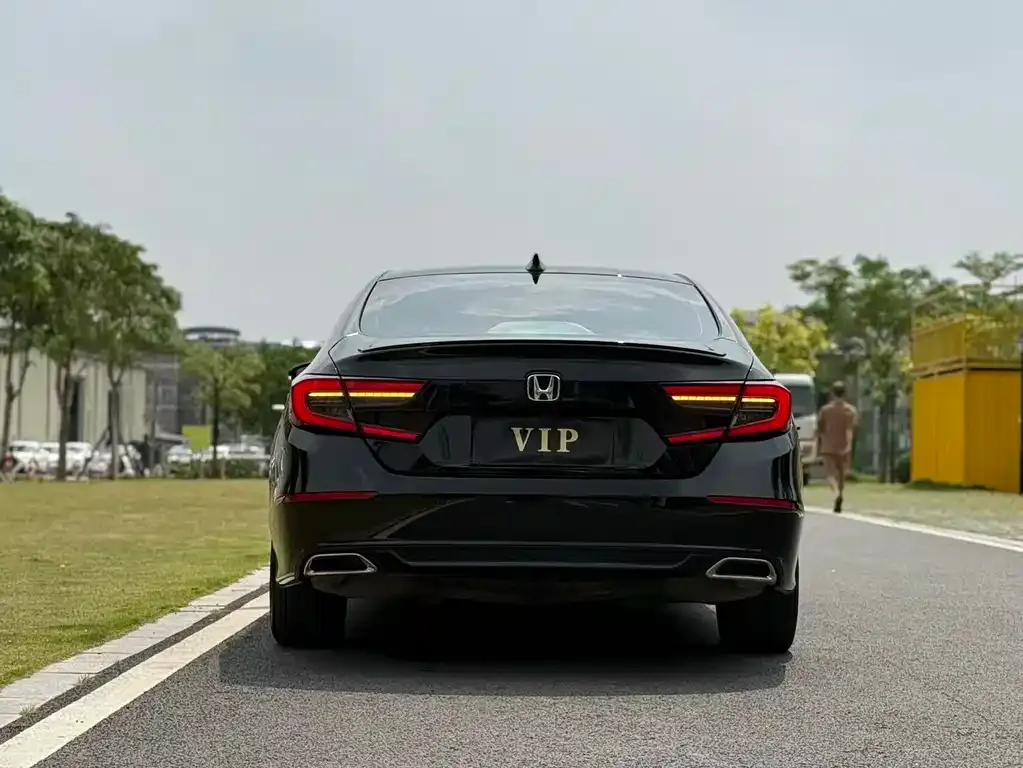 Honda Accord — фото 6