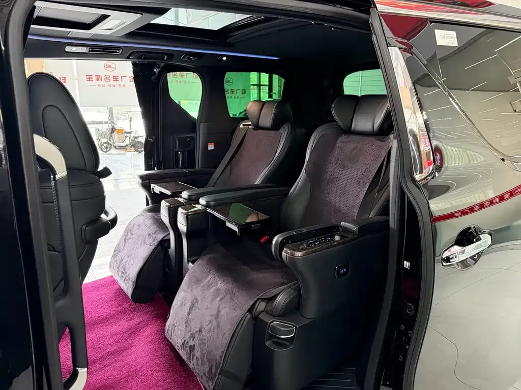 Toyota Alphard — фото 2