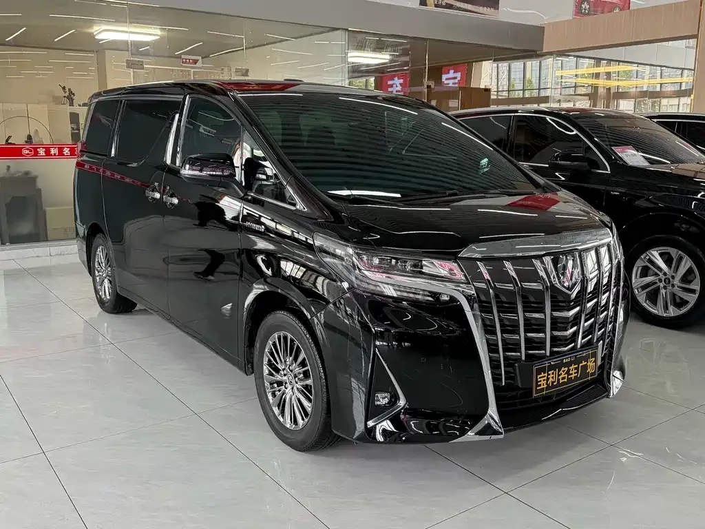 Toyota Alphard — фото 5