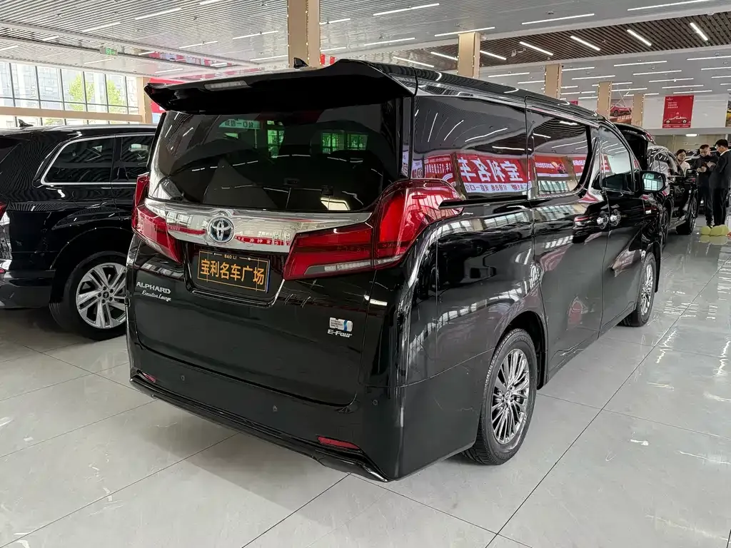 Toyota Alphard — фото 8