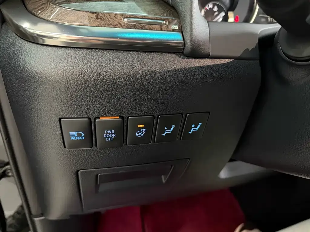 Toyota Alphard — фото 7