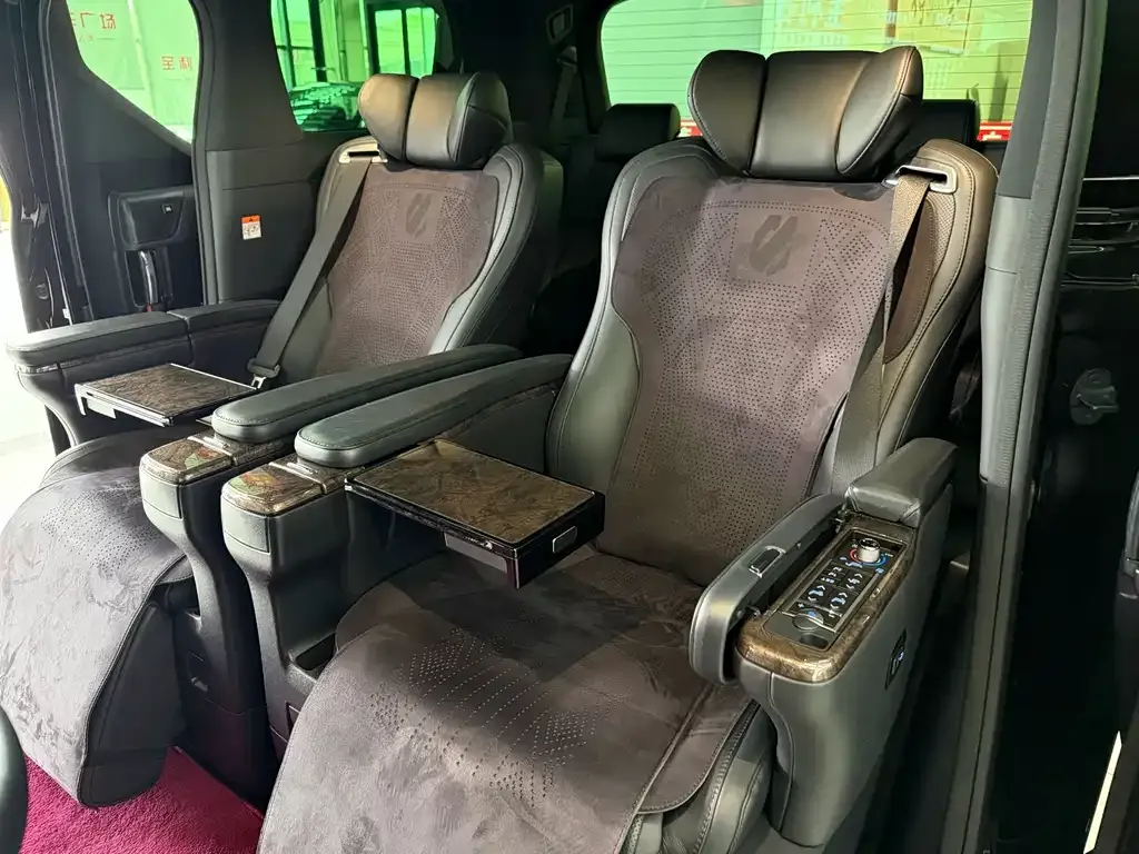 Toyota Alphard — фото 6