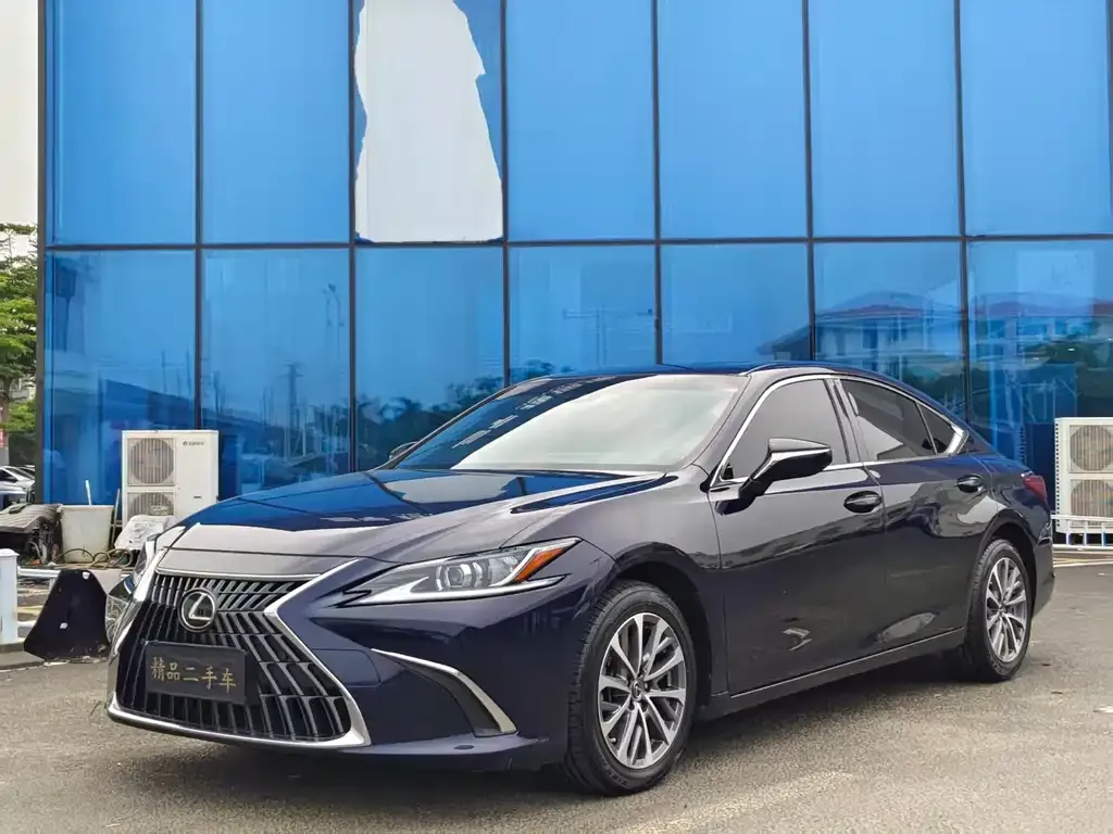 Lexus ES — фото 1
