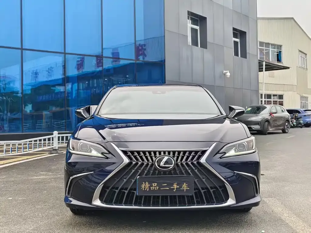 Lexus ES — фото 10