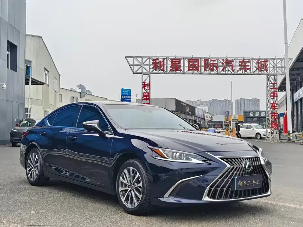Lexus ES — фото 9
