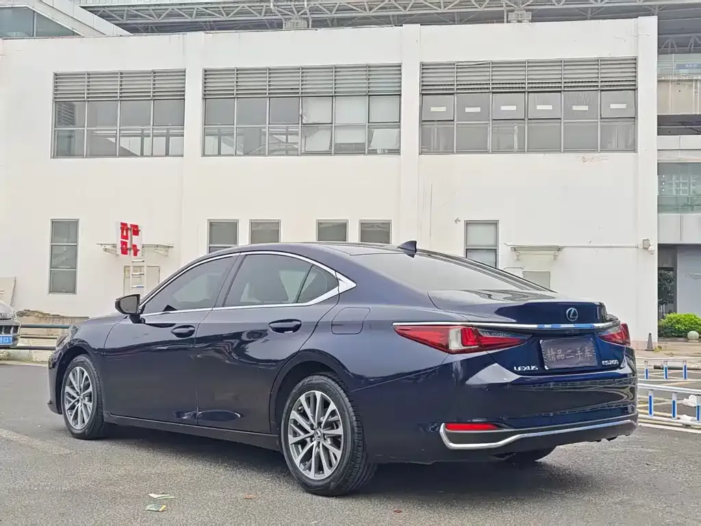 Lexus ES — фото 6