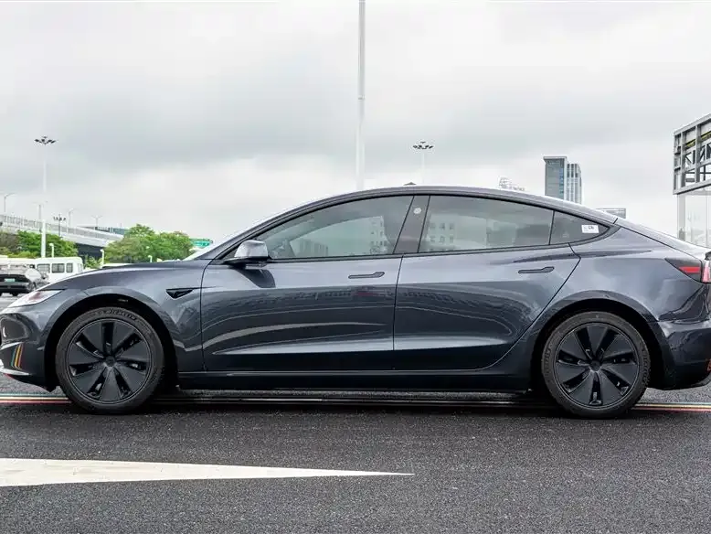 Tesla Model 3 — фото 3