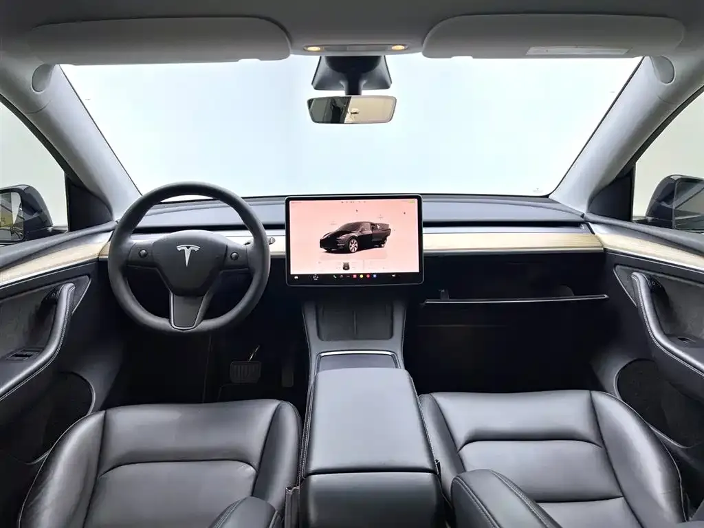 Tesla Model Y — фото 3