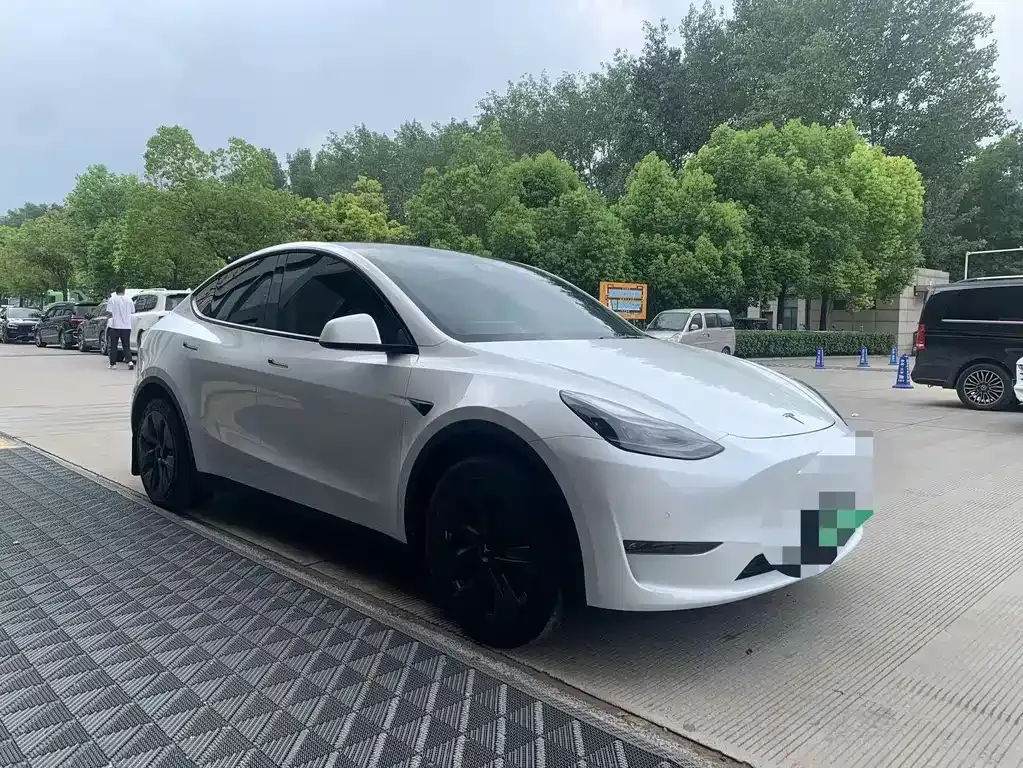 Tesla Model Y — фото 5
