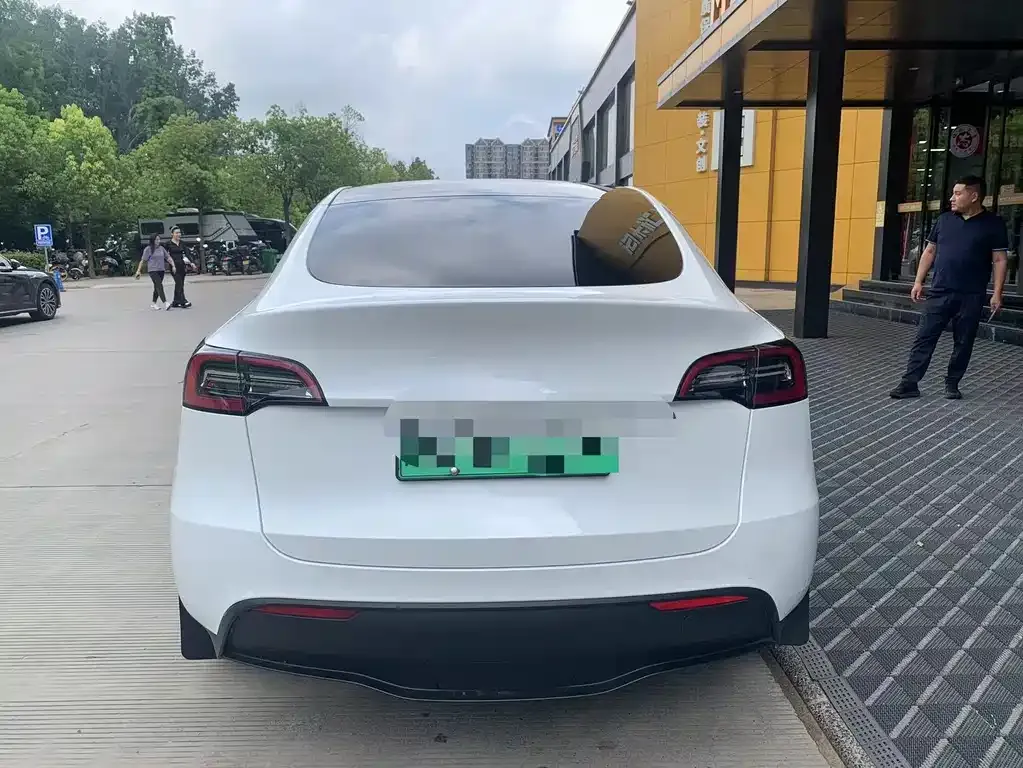 Tesla Model Y — фото 9