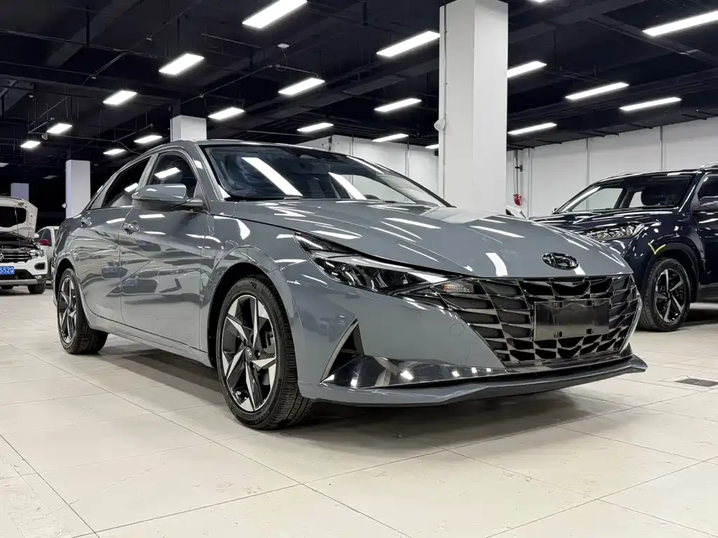 Hyundai Elantra — фото 3
