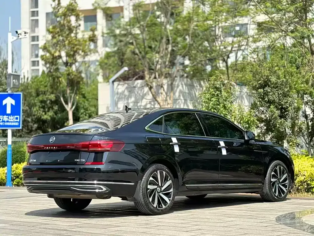 Volkswagen Passat — фото 8