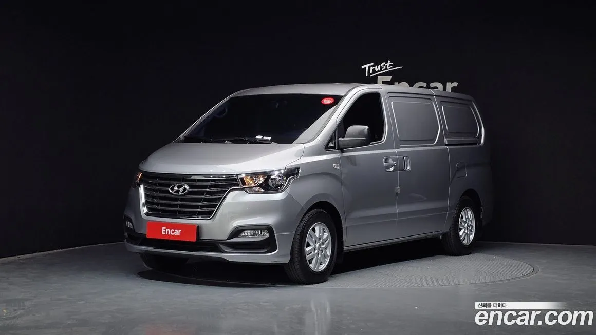 Hyundai Starex — фото 1