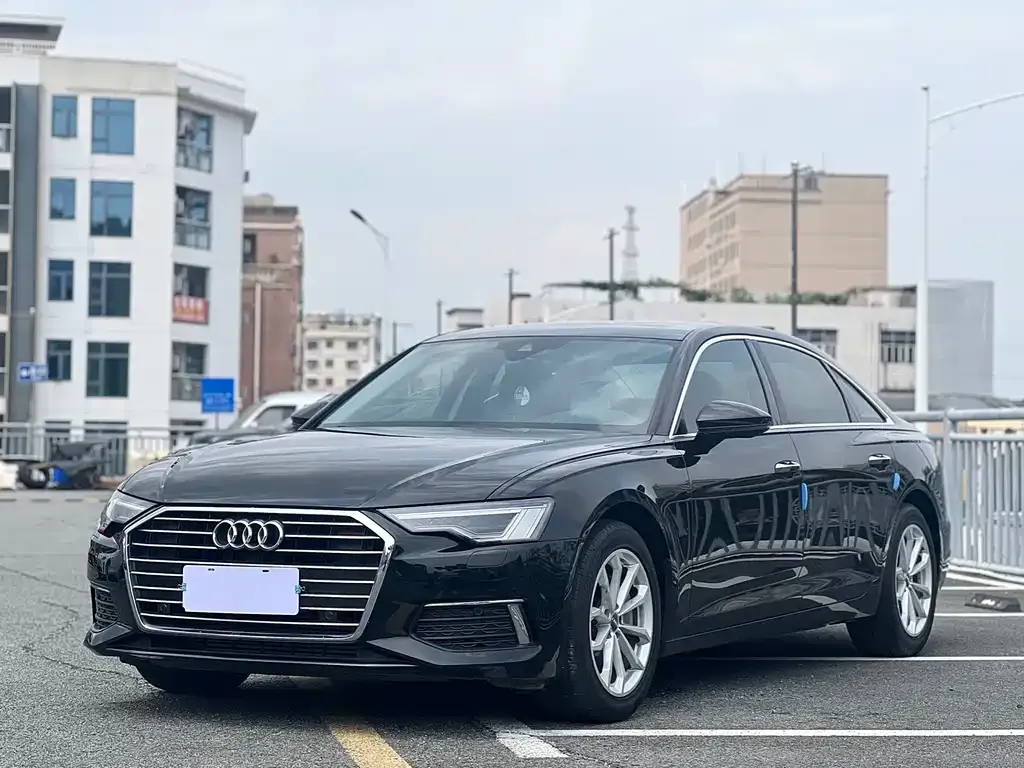 Audi A6L — фото 1