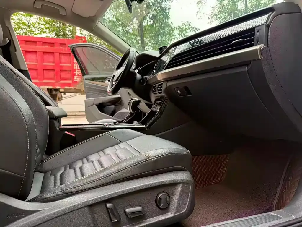 Volkswagen Passat 2021 из CN, фото 4