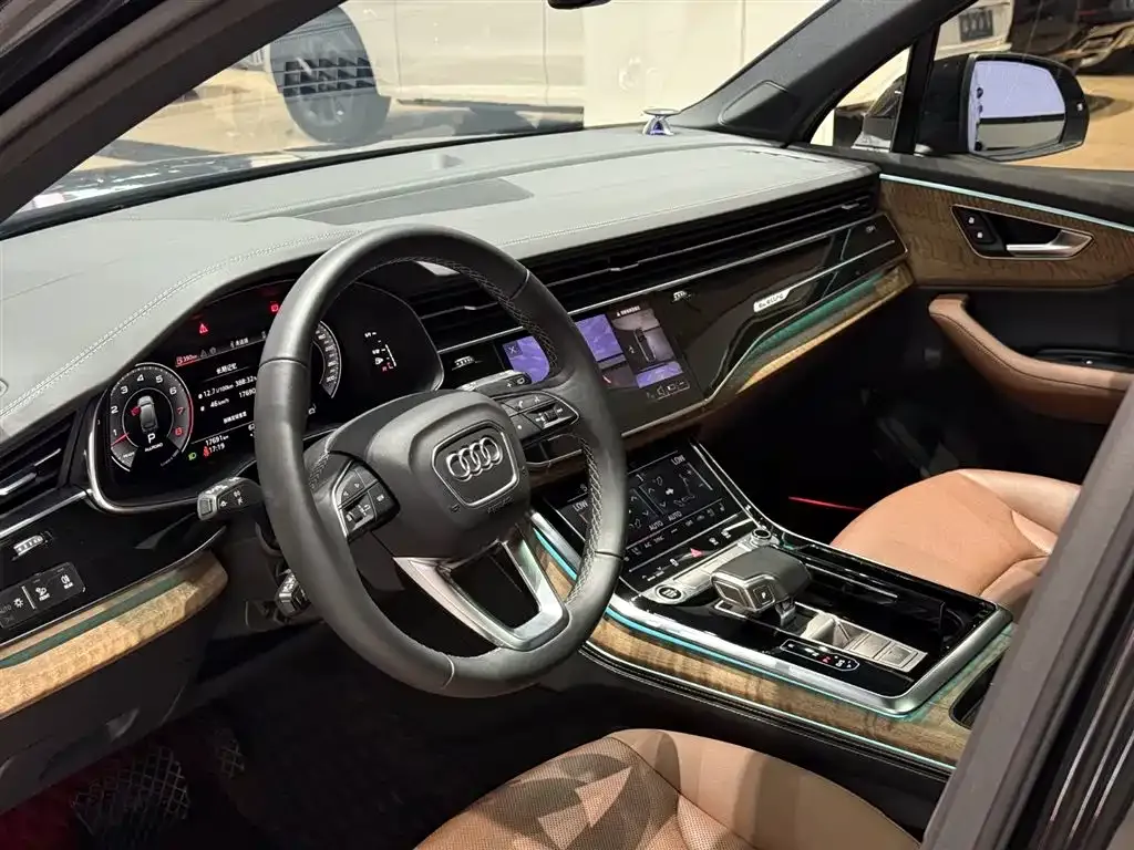 Audi Q7 2025 из CN, фото 5