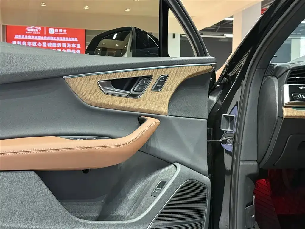 Audi Q7 2025 из CN, фото 6