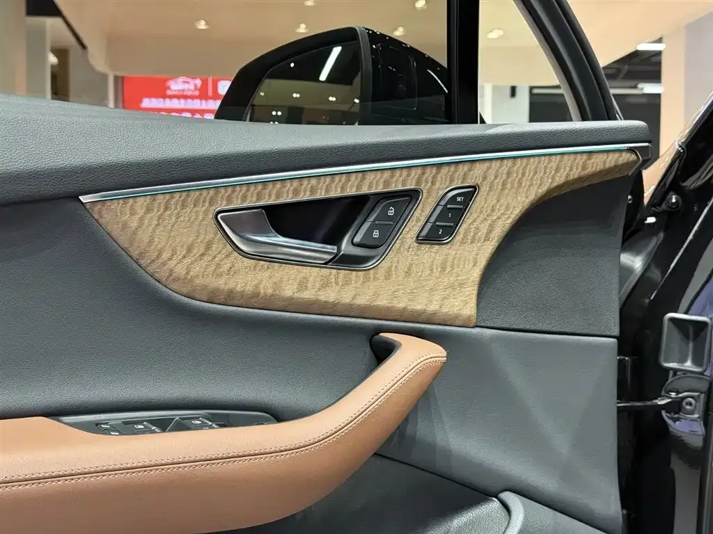 Audi Q7 2025 из CN, фото 3
