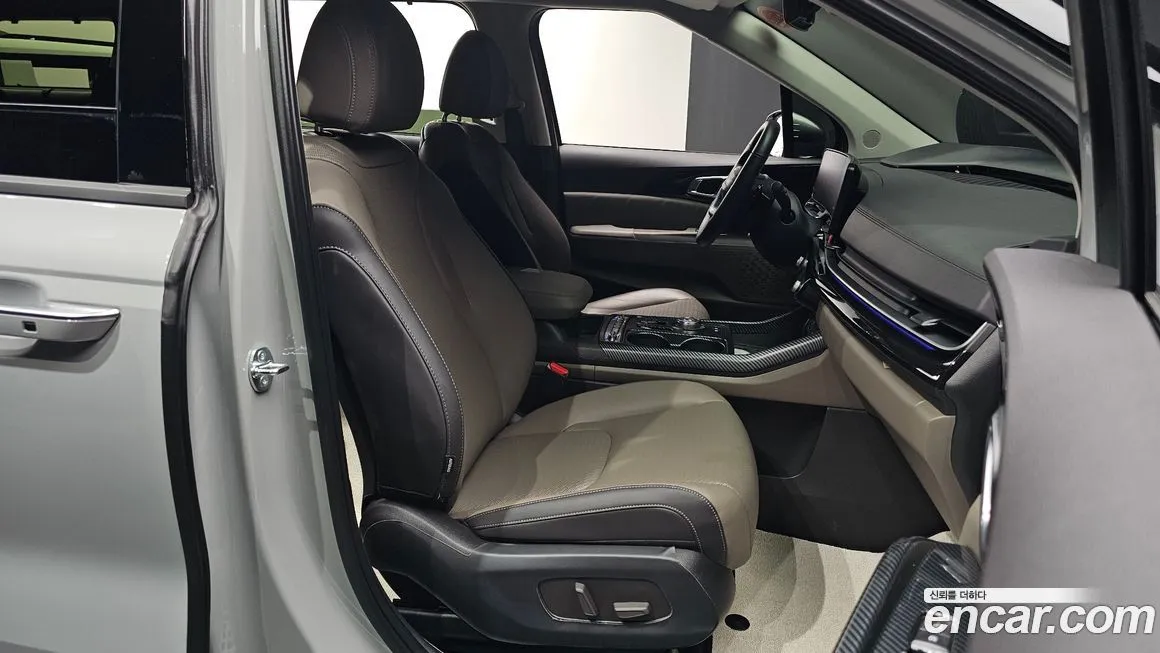 Kia Carnival — фото 10