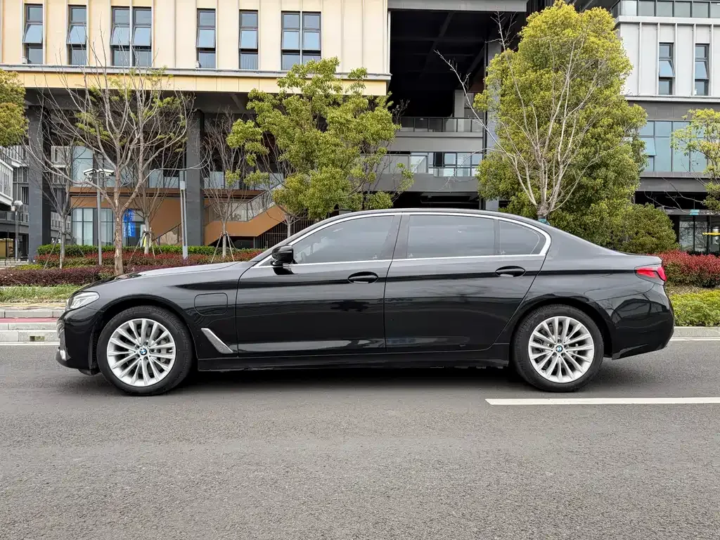 BMW 5 Series New Energy — фото 7