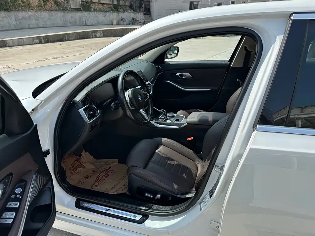 BMW 3 Series 2021 из CN, фото 2