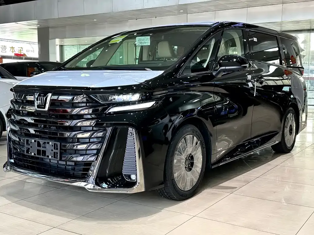 Toyota Vellfire — фото 1