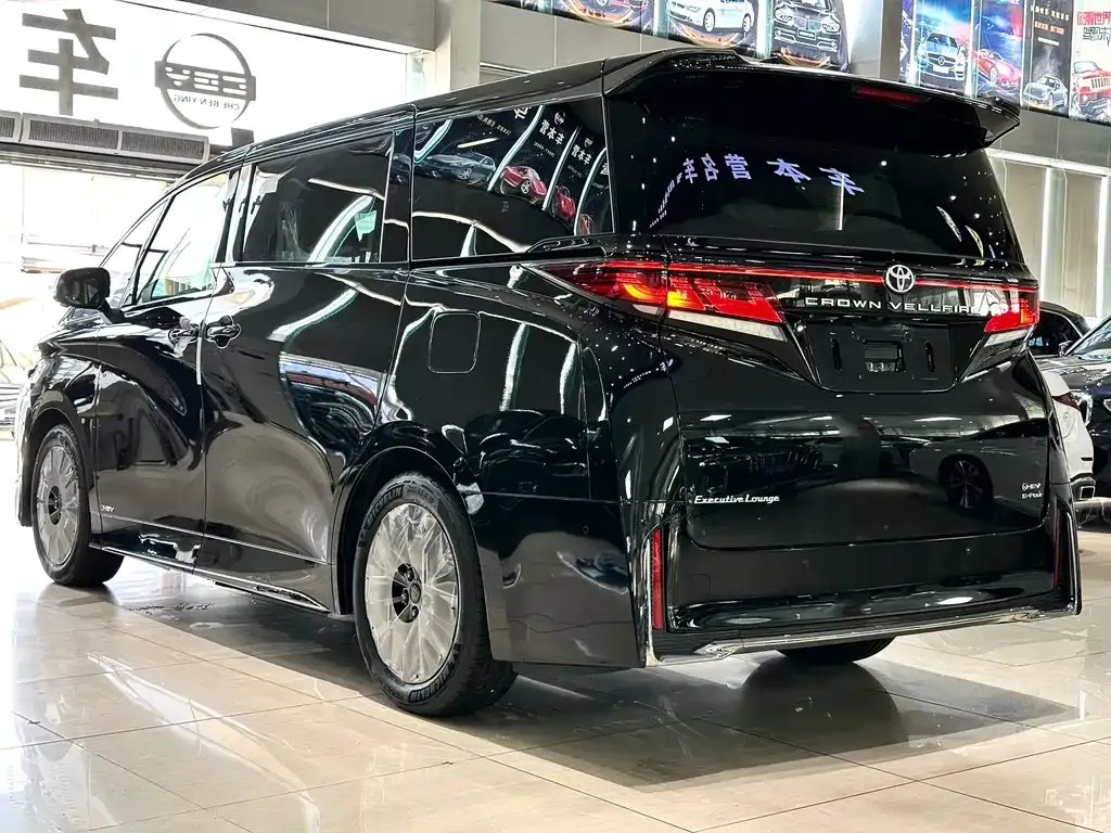 Toyota Vellfire — фото 10