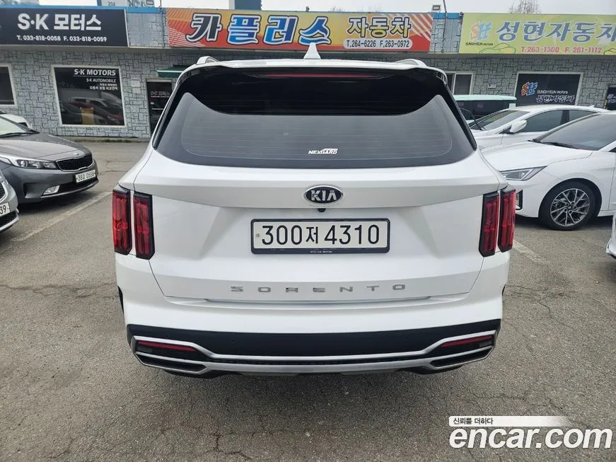 Kia Sorento — фото 9