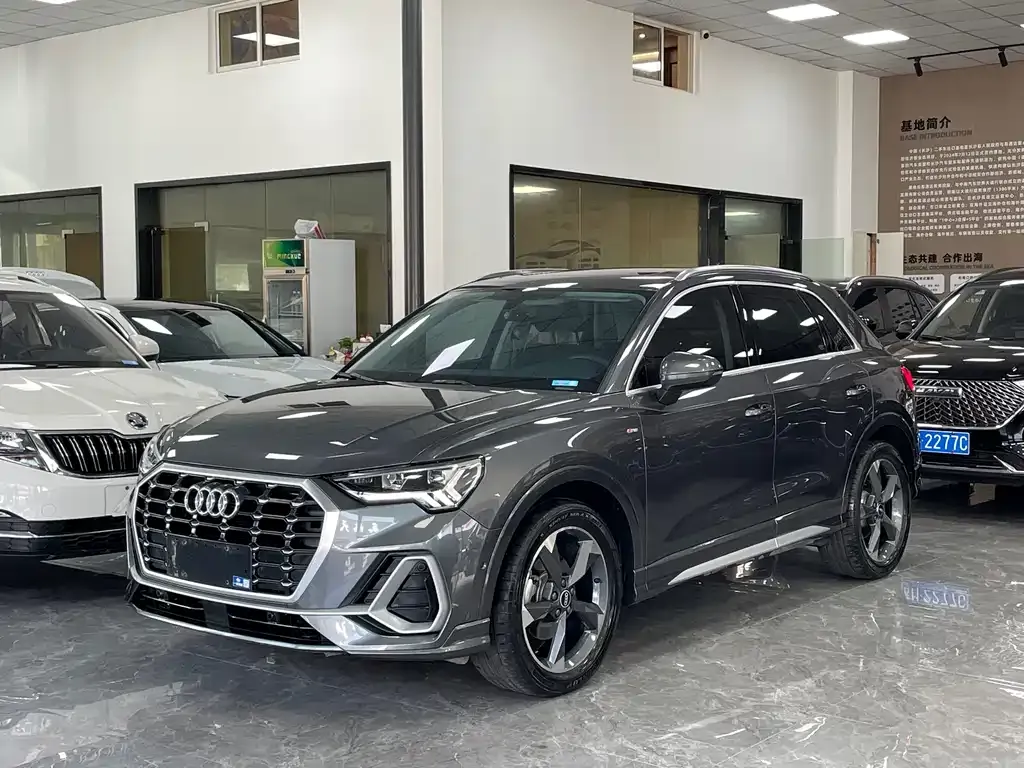 Audi Q3 — фото 1