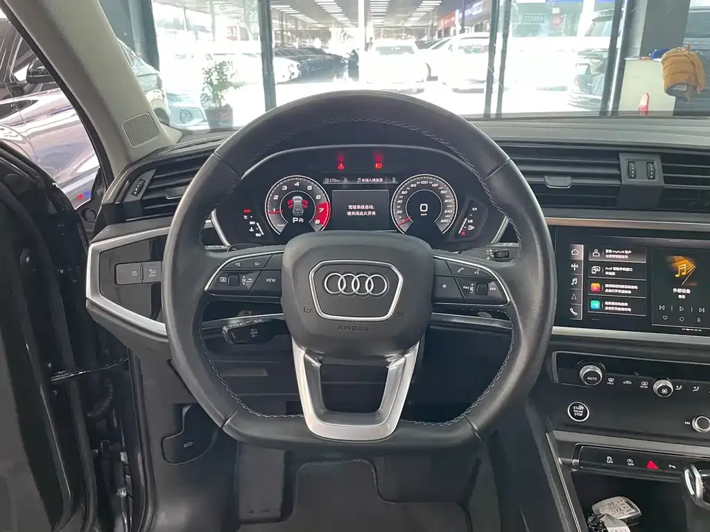 Audi Q3 — фото 5
