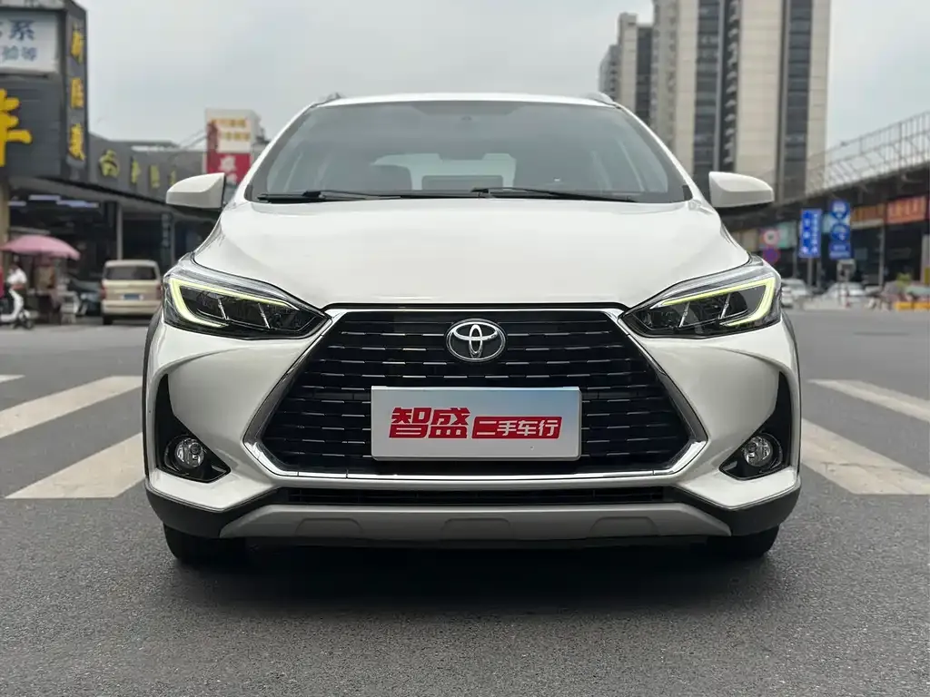 Toyota Yaris L — фото 4