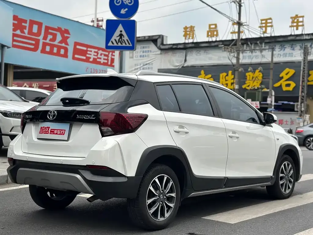 Toyota Yaris L — фото 10