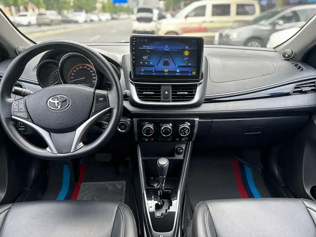 Toyota Yaris L — фото 5