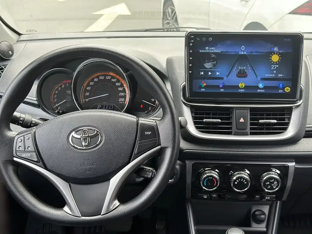 Toyota Yaris L — фото 6