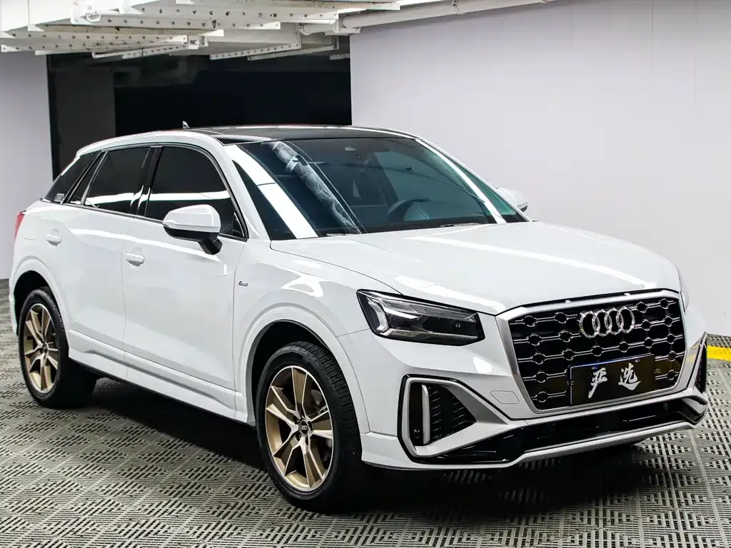 Audi Q2L — фото 5