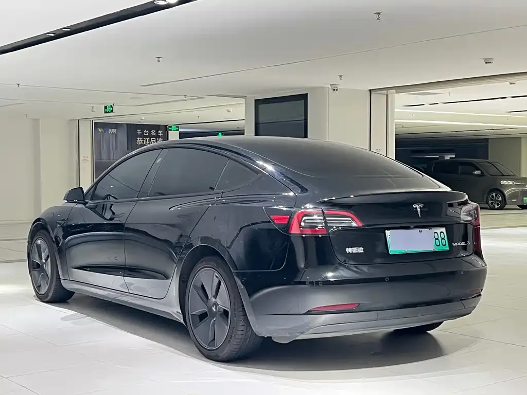 Tesla Model 3 — фото 7