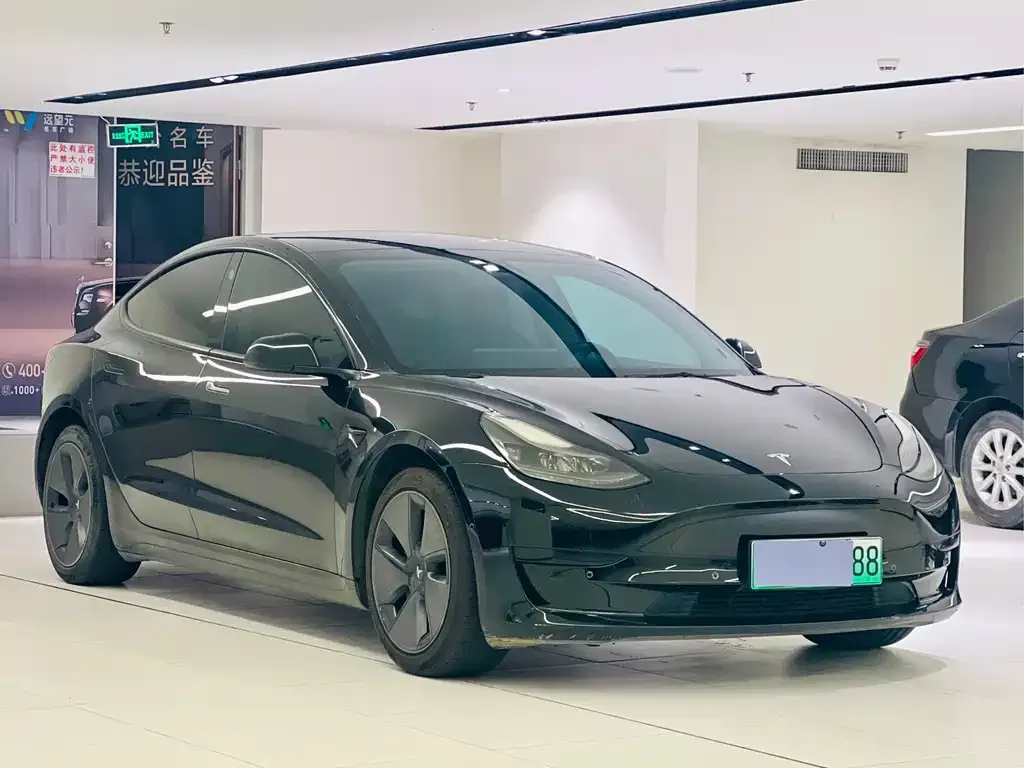 Tesla Model 3 — фото 10