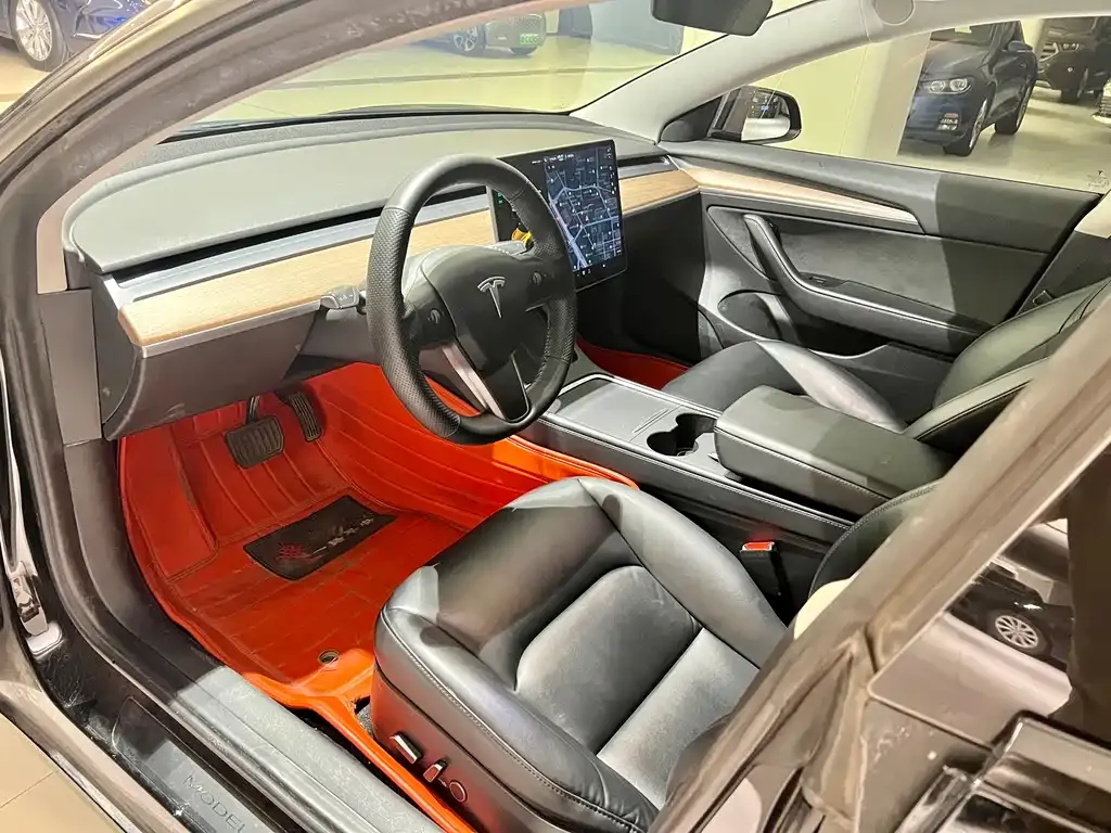 Tesla Model 3 — фото 9